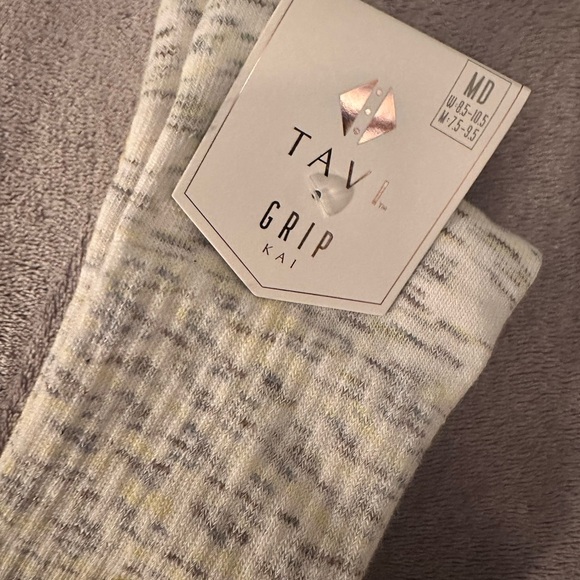 NWT Tavi Grip Kai Socks - Picture 2 of 5